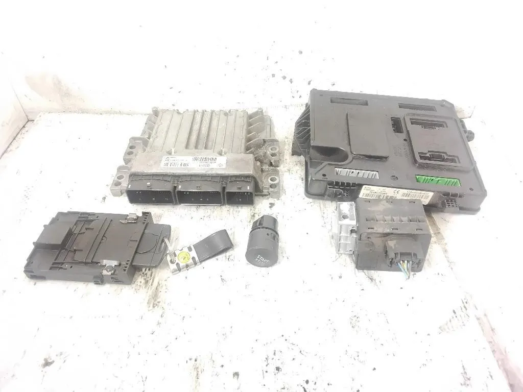 KIT CENTRALINA MOTORE con codice 237101454R S180067142 284B17288R da RENAULT Megane III K9K836 diesel 1461 (08>16)