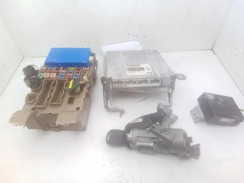 KIT CENTRALINA MOTORE TOYOTA Corolla Berlina 3° Serie 3-5P 89666-02320 82641-02040 88650-02380 1CDFTV diesel 1995 (02>04)