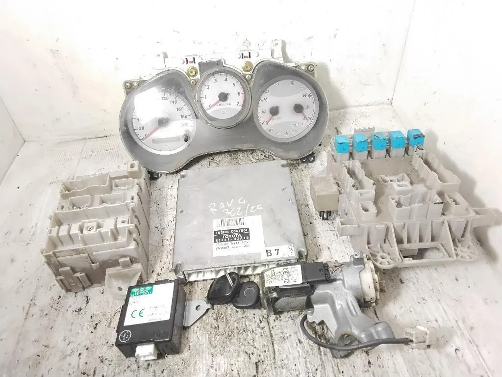 KIT CENTRALINA MOTORE con codice 89661-42A10 175800-42A10 89741-42151 da TOYOTA Rav4 3° Serie 1CDFTV diesel 1995 (03>05)