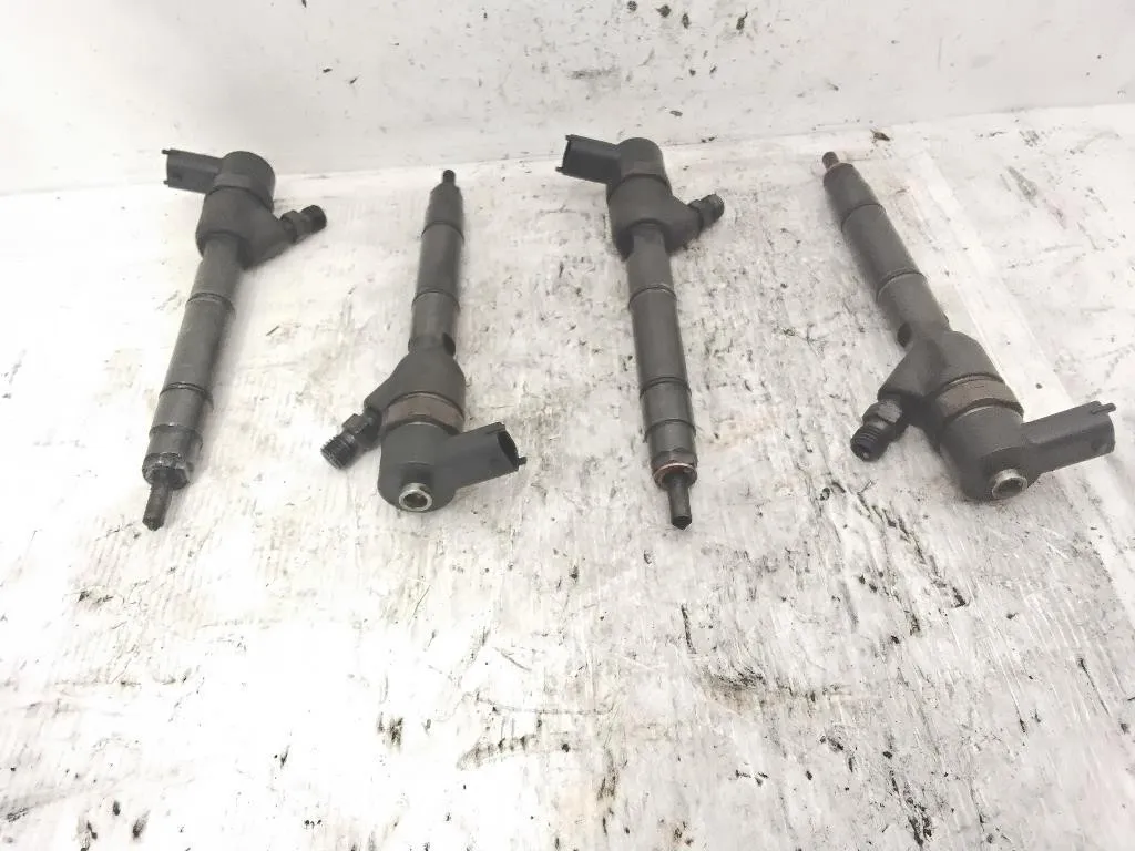 KIT INIETTORI con codice 0445110256 338002A400 da HYUNDAI i30 Serie D4FB diesel 1582 (07>11)