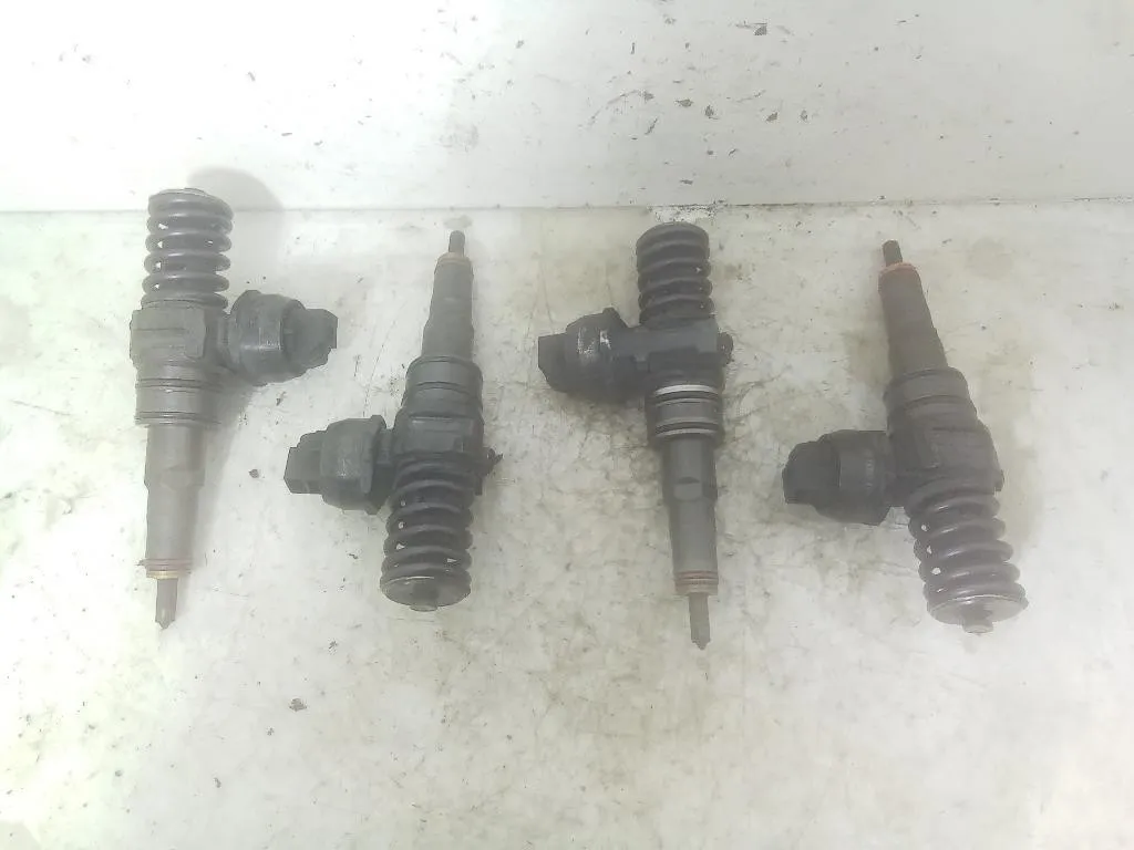 KIT INIETTORI con codice 0414720215 da VOLKSWAGEN Touran 1° Serie BKC diesel 1896 (03>07)