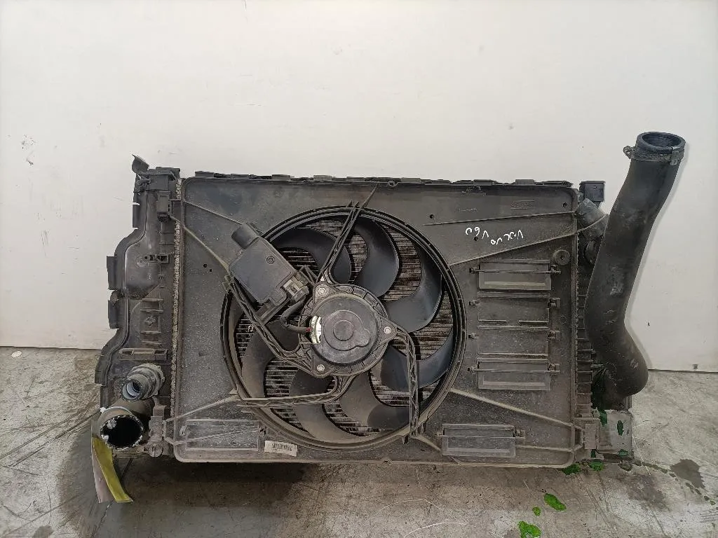 KIT RADIATORI con codice 31338765 da VOLVO V60 1° Serie D4162T diesel 1560 (10>)