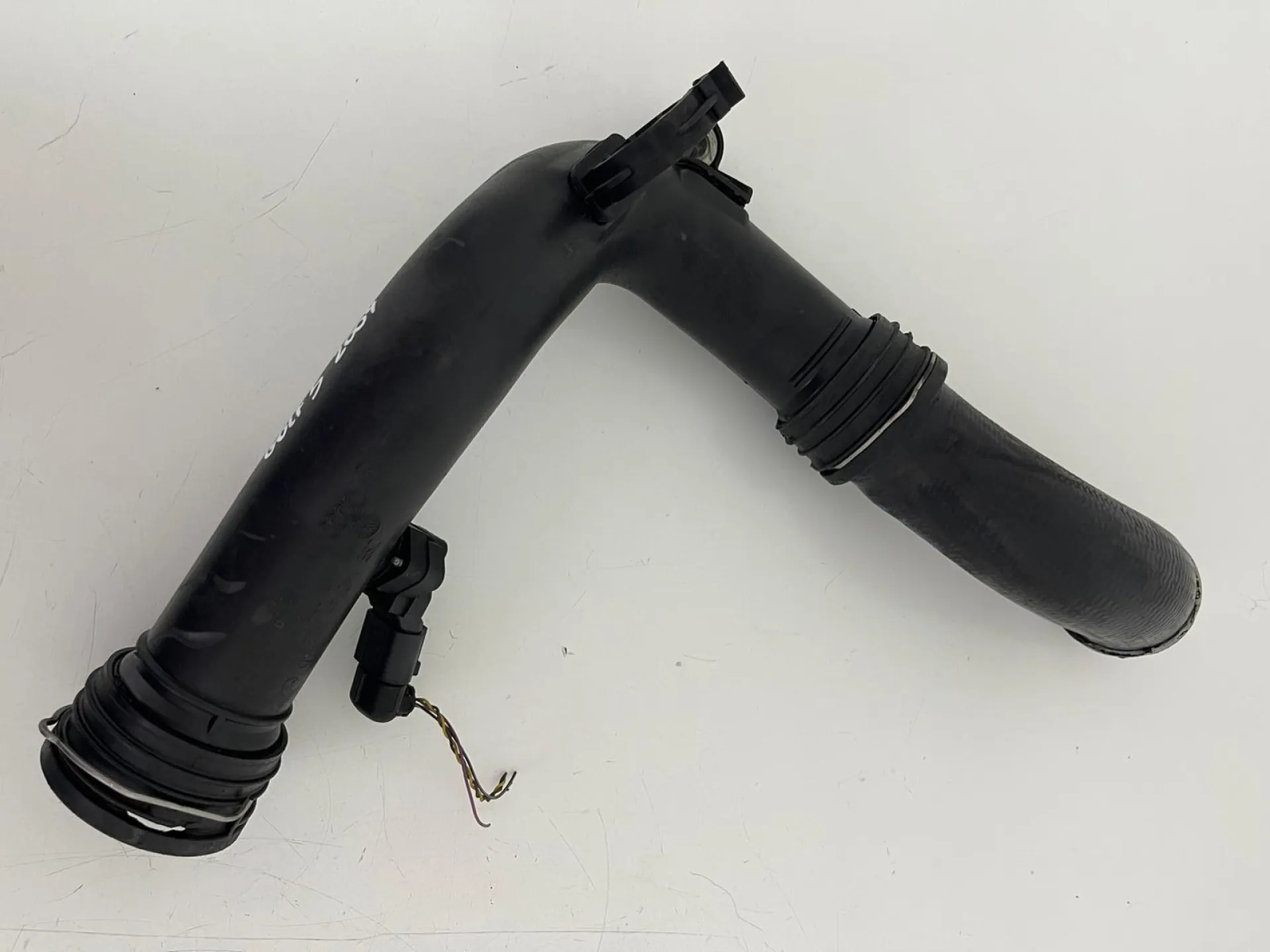 MANICOTTO ASPIRAZIONE FILTRO ARIA con codice 1K0145770 D da VOLKSWAGEN Golf 5 Berlina con codice motore BKD/BKD Diesel 2000 (03>08)