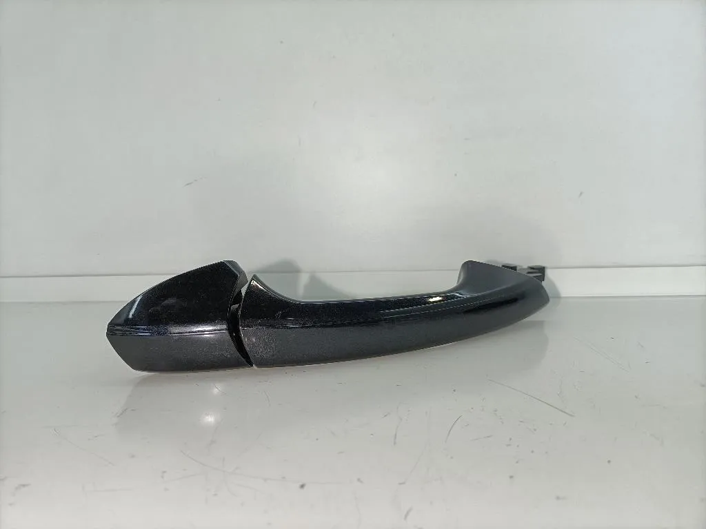 MANIGLIA ESTERNA ANTERIORE DESTRA con codice A20476002709696 da MERCEDES Classe A W176 Serie AMG (13>)