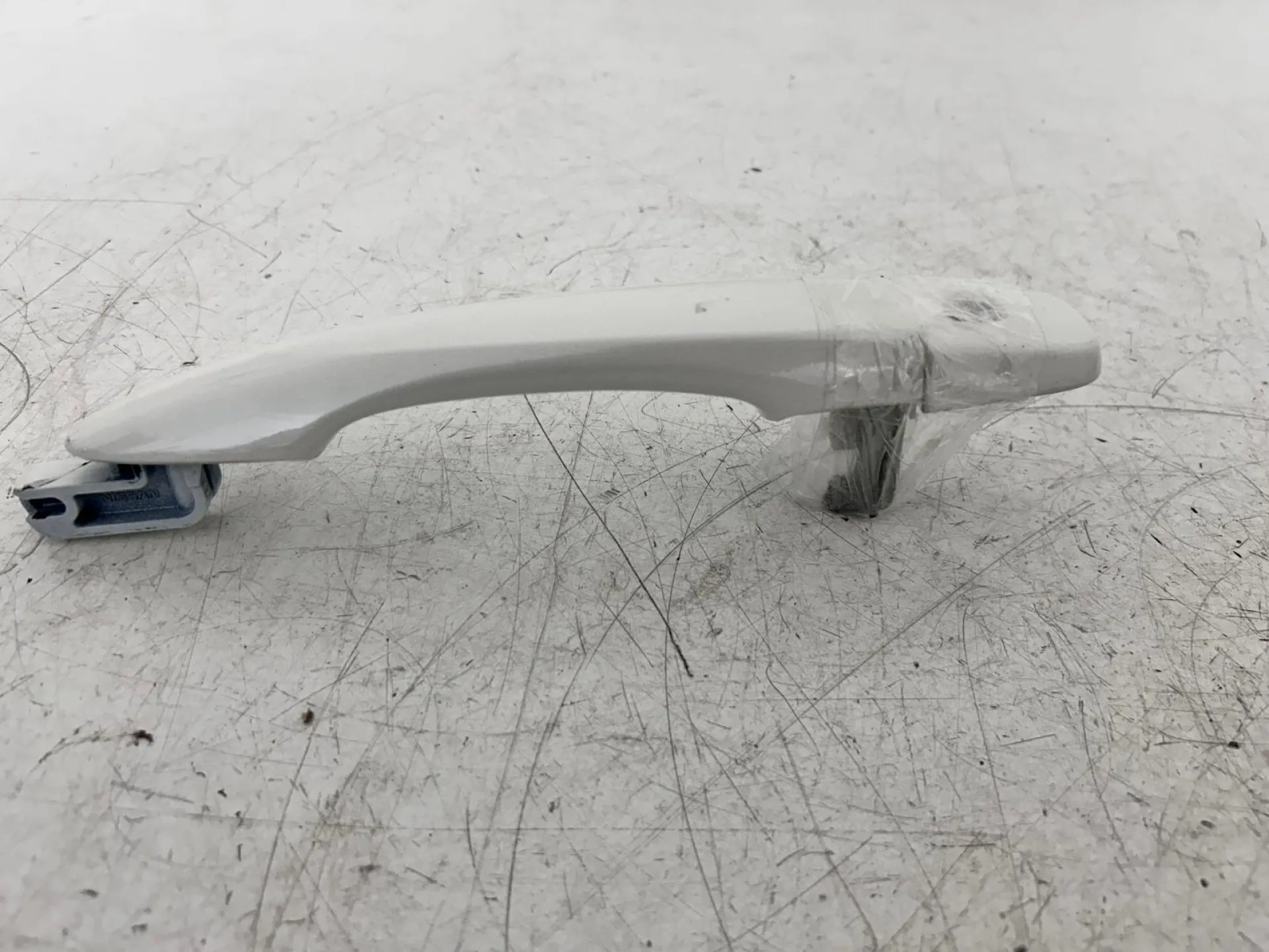 MANIGLIA ESTERNA ANTERIORE SINISTRA NISSAN Qashqai Serie 806404EA0B (14>)