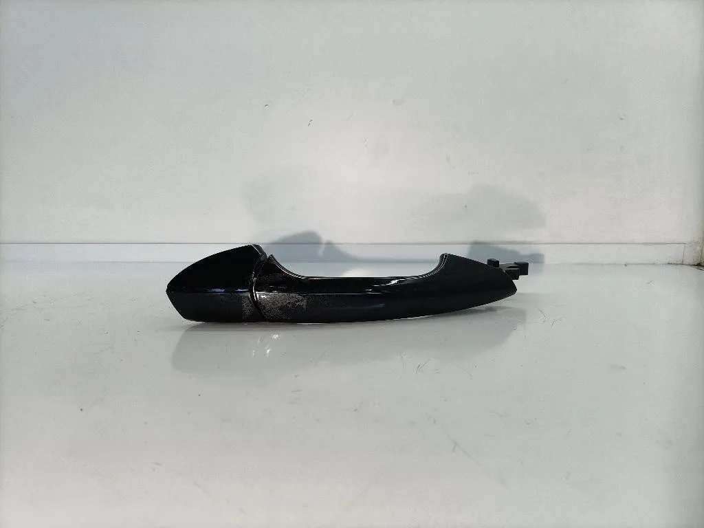 MANIGLIA ESTERNA POSTERIORE DESTRA con codice A20476002709696 da MERCEDES Classe A W176 Serie AMG (13>)