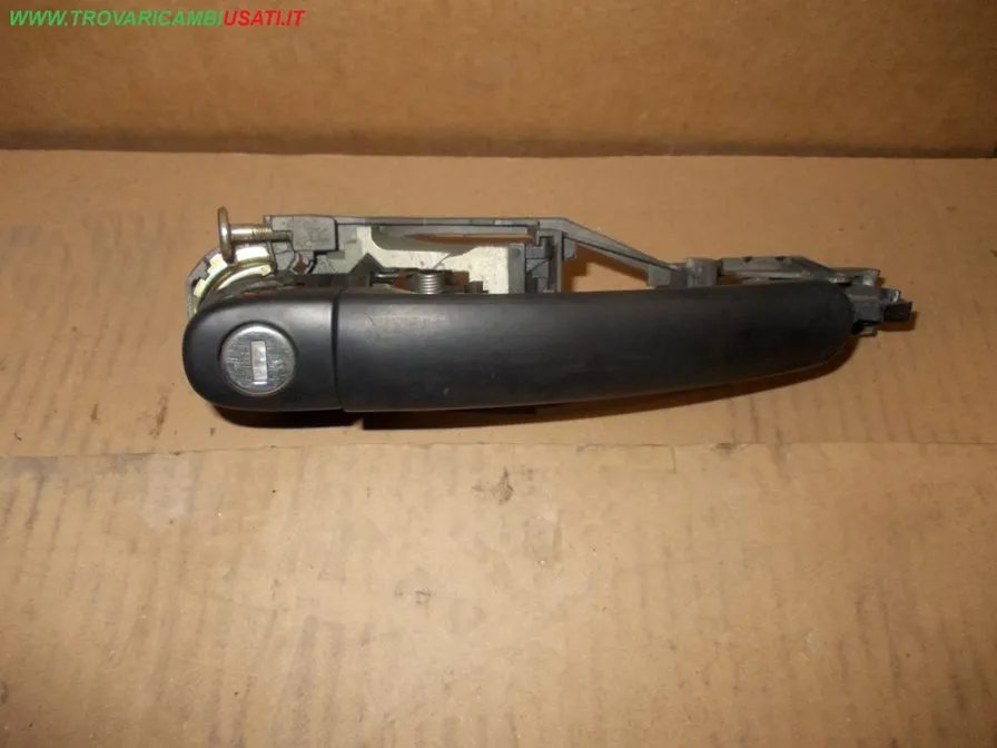 MANIGLIA INT.PORTA D. NERA DX CON CLILINDRETTO CHIAVE VOLKSWAGEN GOLF (1J)