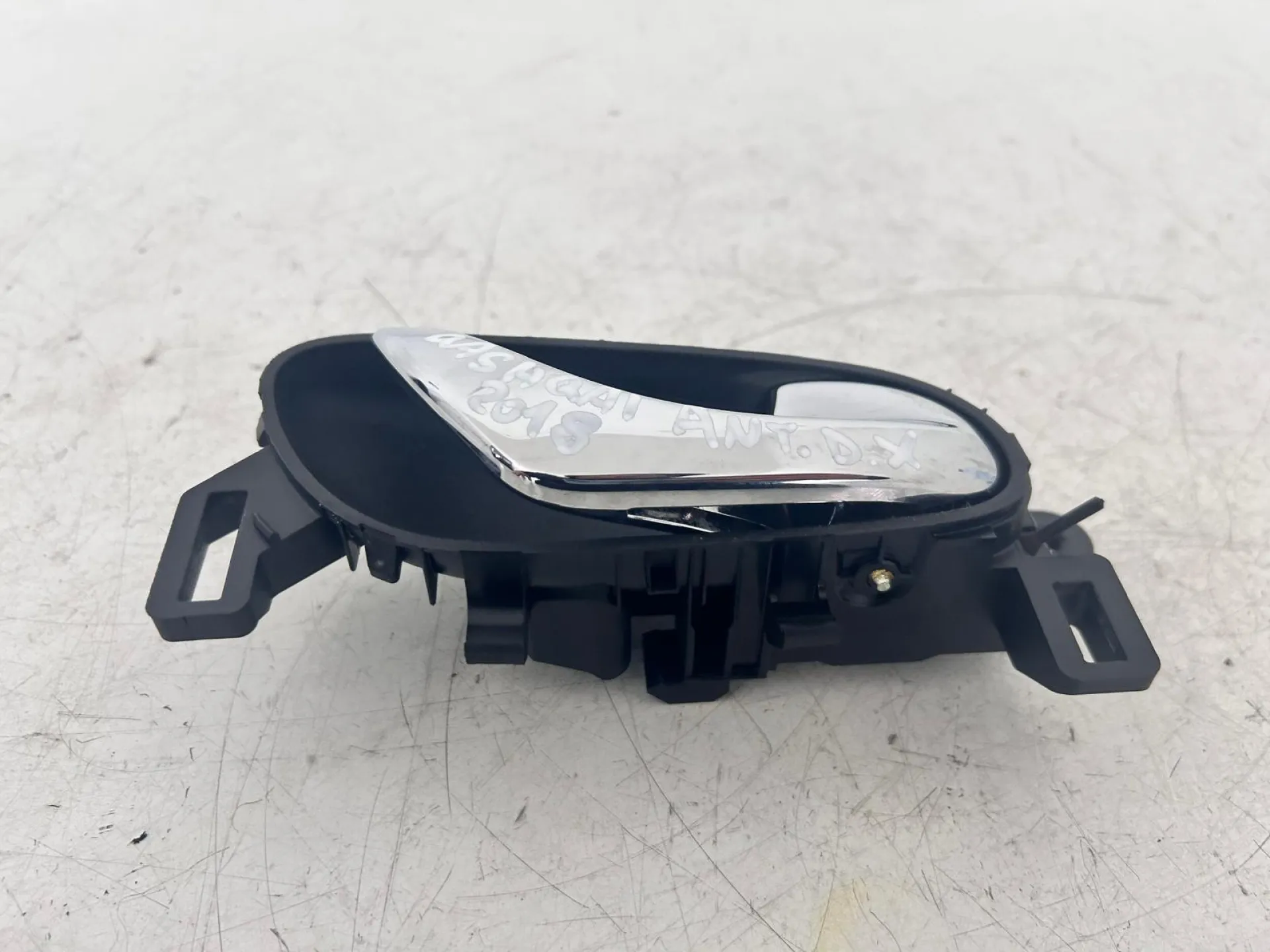 MANIGLIA INTERNA ANTERIORE DESTRA con codice 80670-4EA1A da NISSAN Qashqai Serie (14>)