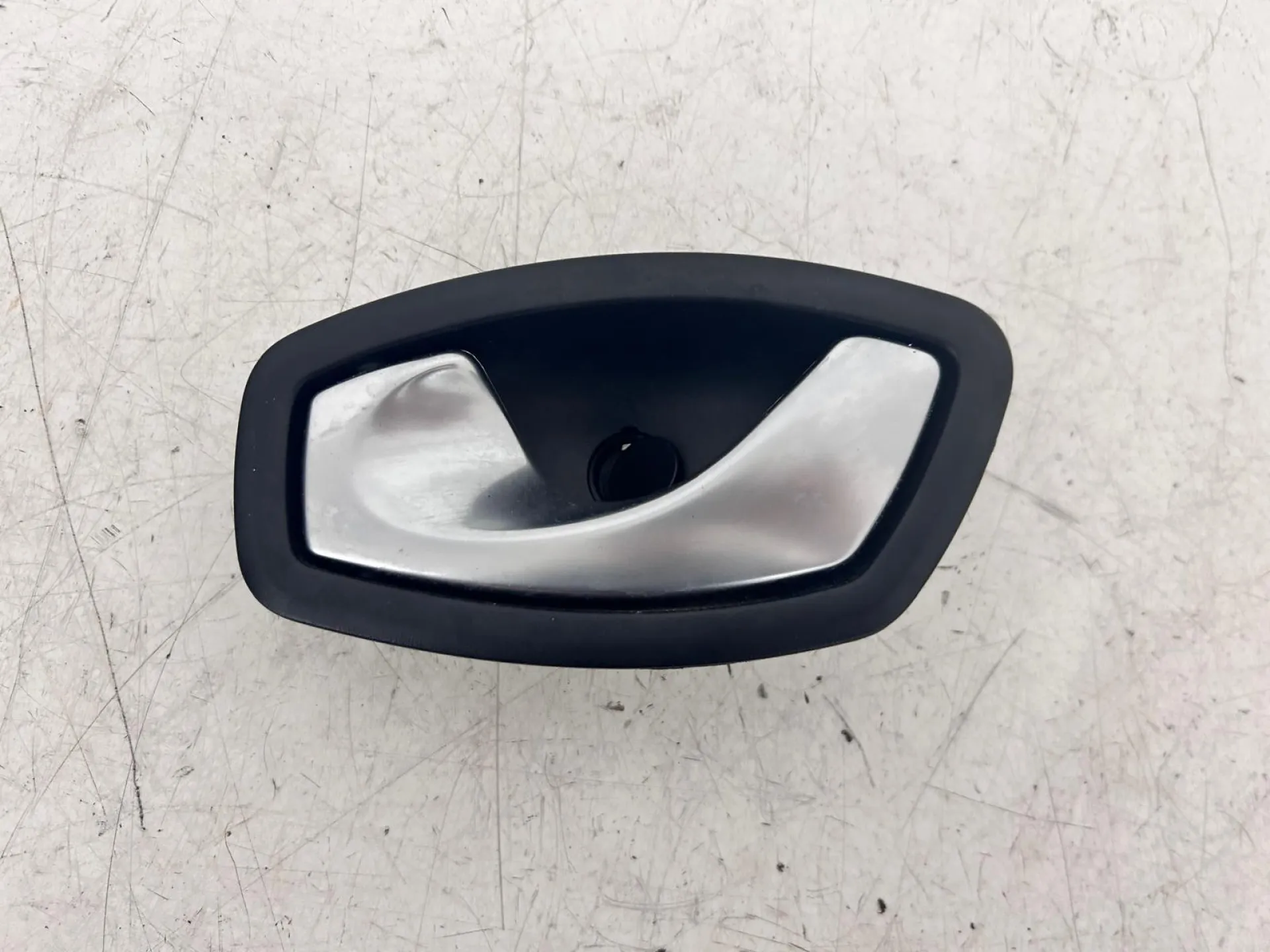 MANIGLIA INTERNA ANTERIORE SINISTRA RENAULT Clio Serie IV 826730001R (12>19)