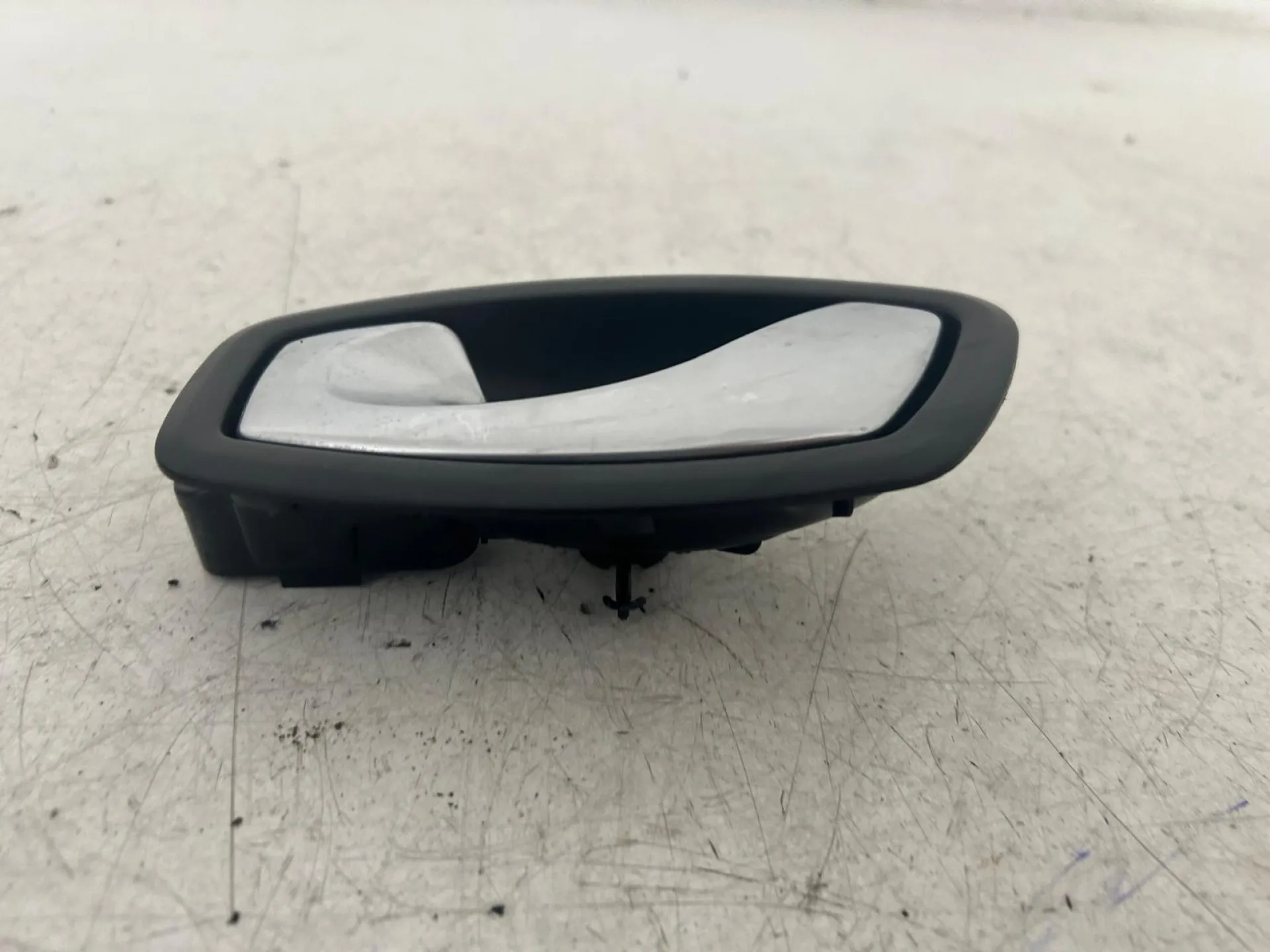 MANIGLIA INTERNA ANTERIORE SINISTRA RENAULT Clio Serie IV 826730001R (12>19)