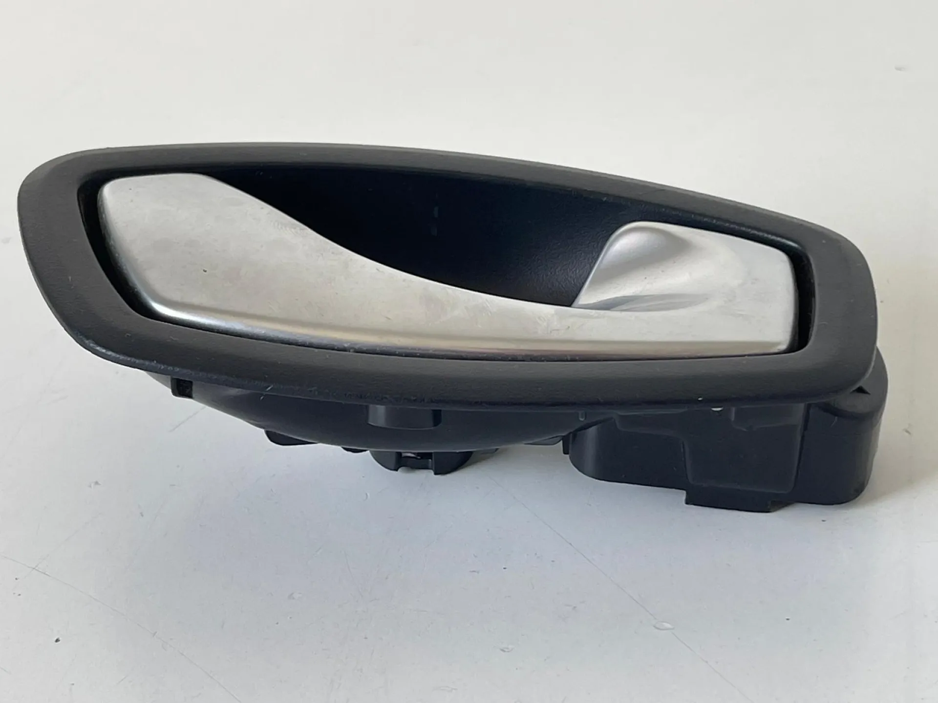 MANIGLIA INTERNA ANTERIORE SINISTRA con codice 828720001R da RENAULT Megane III (08>16)