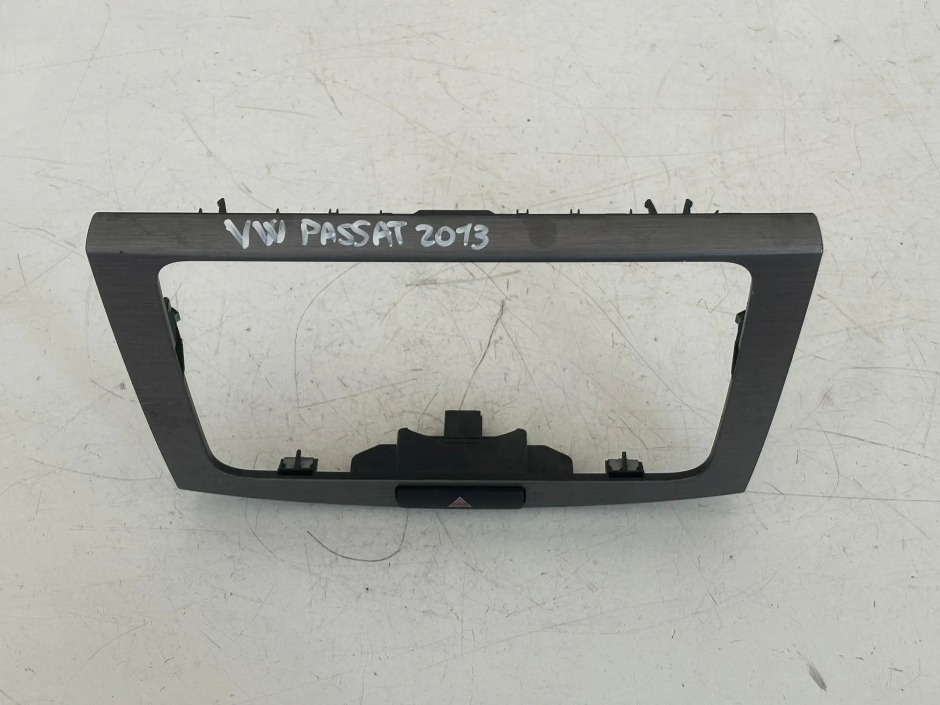 MASCHERINA CENTRALE CRUSCOTTO con codice 3AA858069 da VOLKSWAGEN Passat Berlina 5° Serie (10>15)