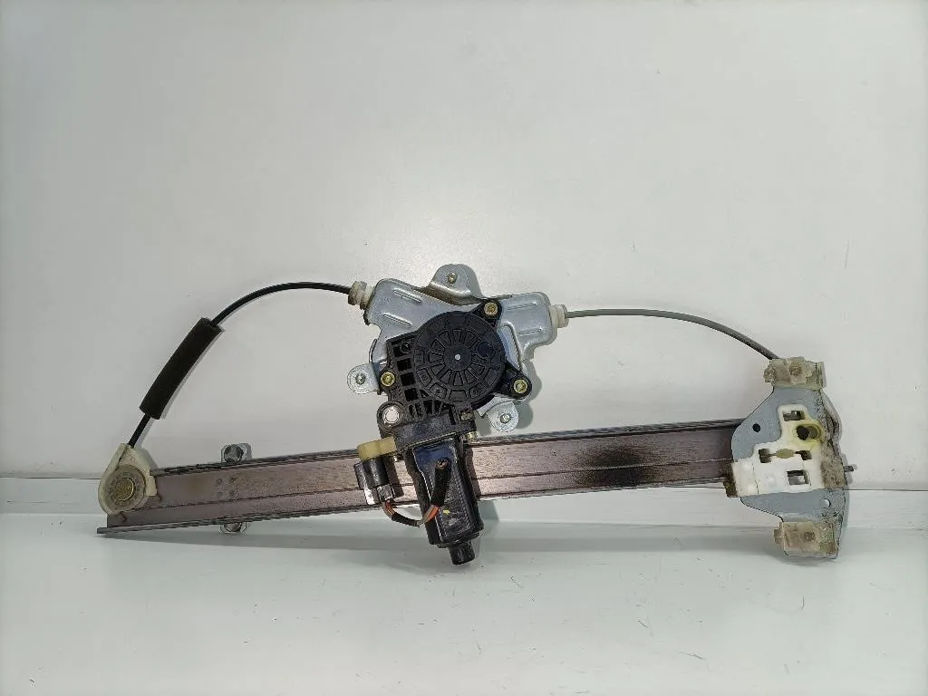 MECCANISMO ALZAVETRO ANT. DX con codice 824041C010 da HYUNDAI Getz 1° Serie (02>05)