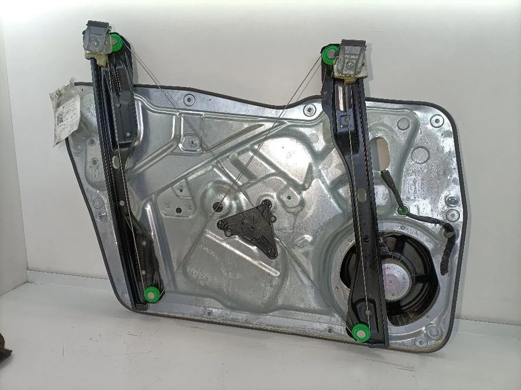 MECCANISMO ALZAVETRO ANT. DX con codice 5N0837462 da VOLKSWAGEN Tiguan 1° Serie (07>11)