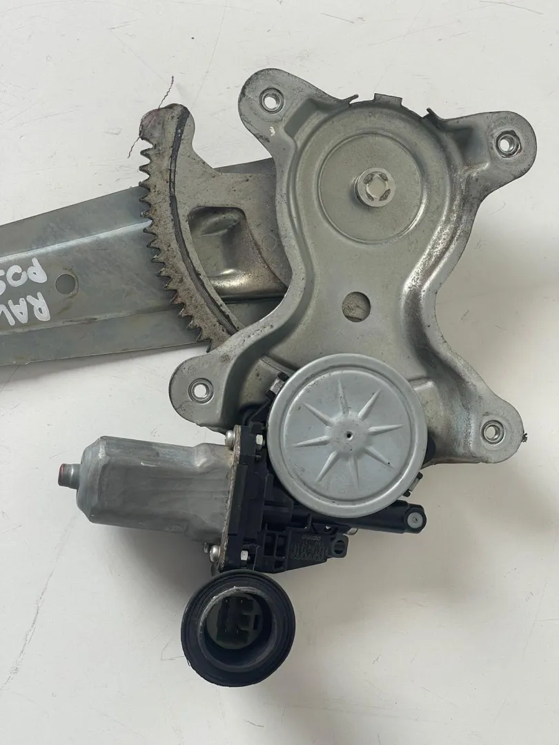 MECCANISMO ALZAVETRO POST. SX con codice 85710-35180 da TOYOTA Rav4 4° Serie (05>09)