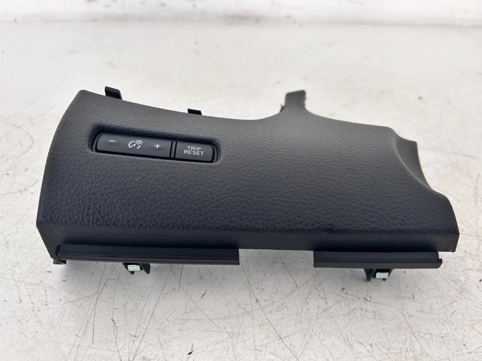 MODANATURA LATERALE CRUSCOTTO SX con codice 684104EH1A da NISSAN Qashqai Serie (14>)