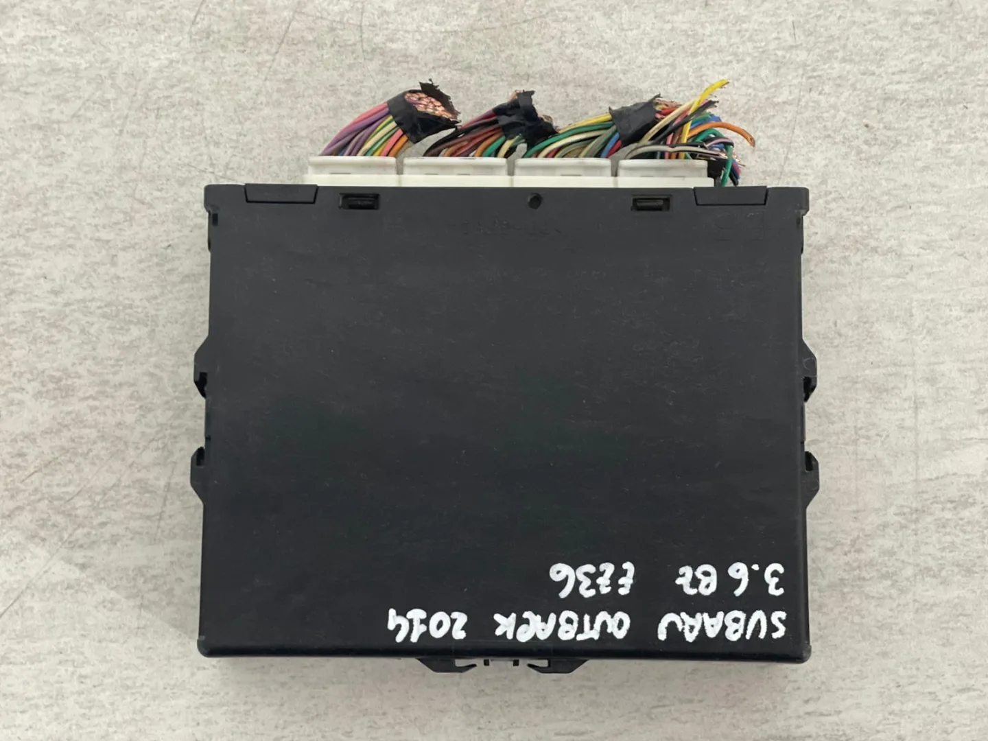 MODULO ELETTRONICO con codice 22765AA281 da SUBARU Outback Serie Benzina 3600