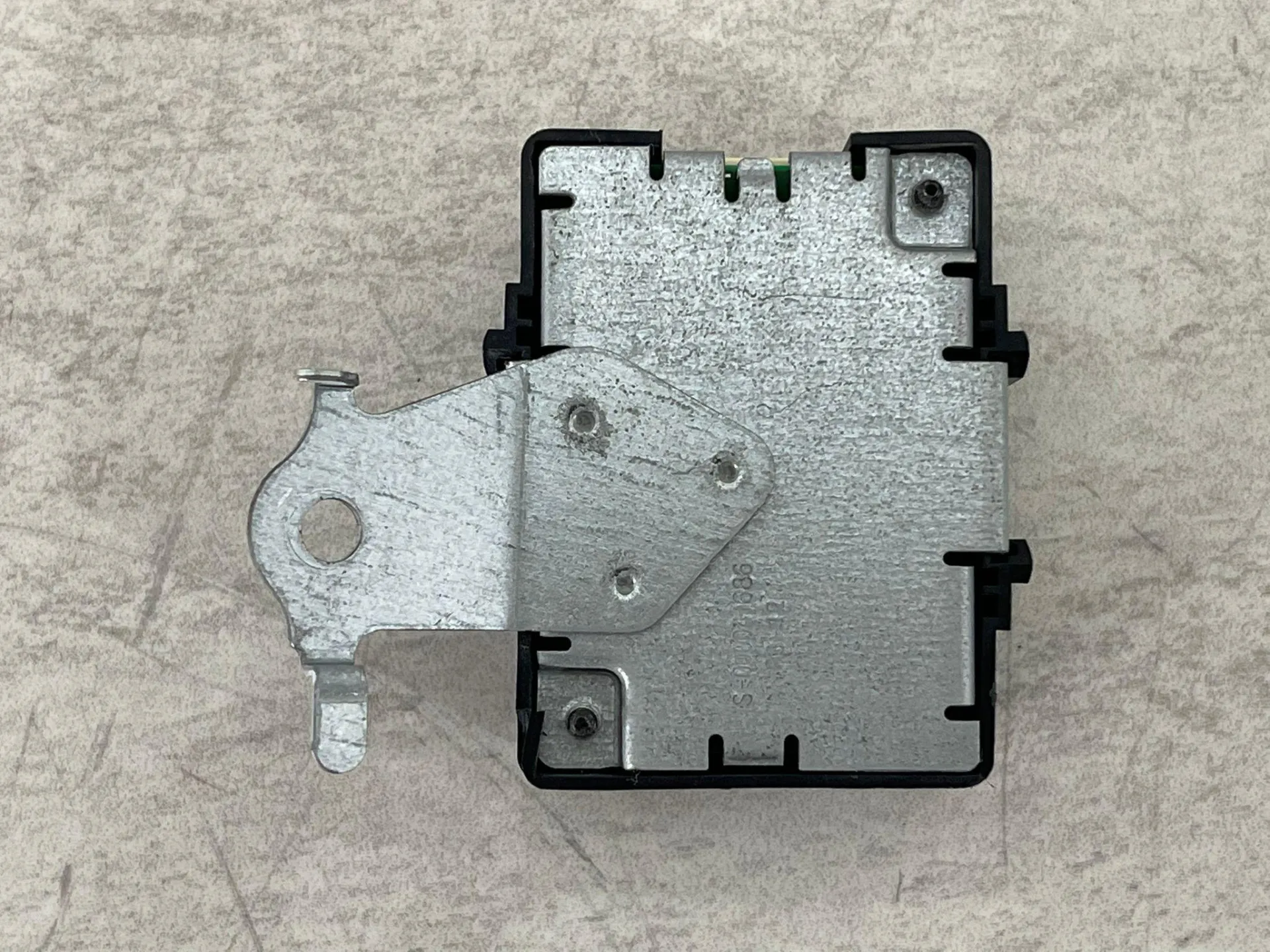 MODULO ELETTRONICO con codice 89741-0D080 da TOYOTA Yaris Serie con codice motore 1KR FE Benzina 1000 (11>13)