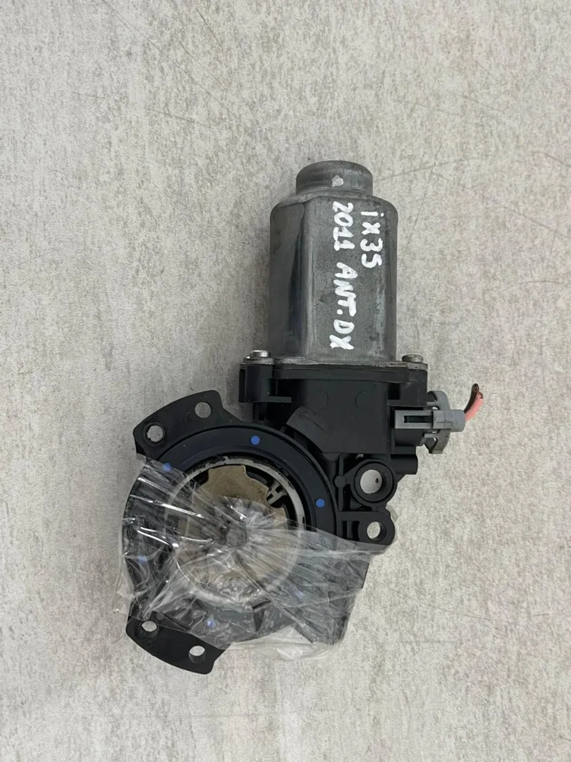 MOTORINO ALZAVETRO ANTERIORE DESTRA con codice 402390B da HYUNDAI iX35 1° Serie (10>)