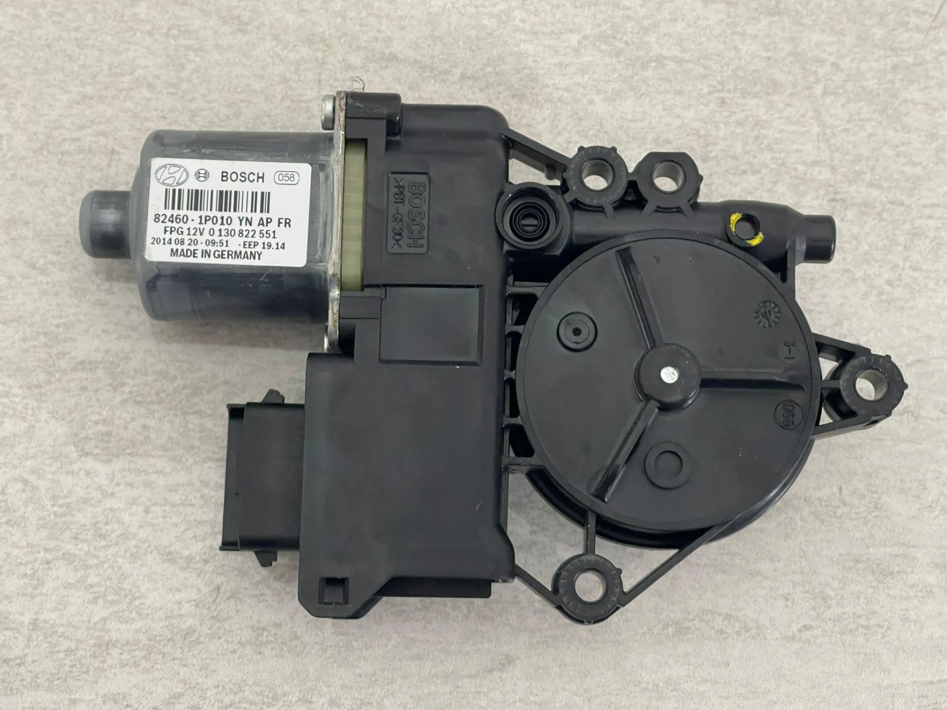 MOTORINO ALZAVETRO ANTERIORE DESTRA con codice 82460-1P010 da HYUNDAI i20 2° Serie (15>)