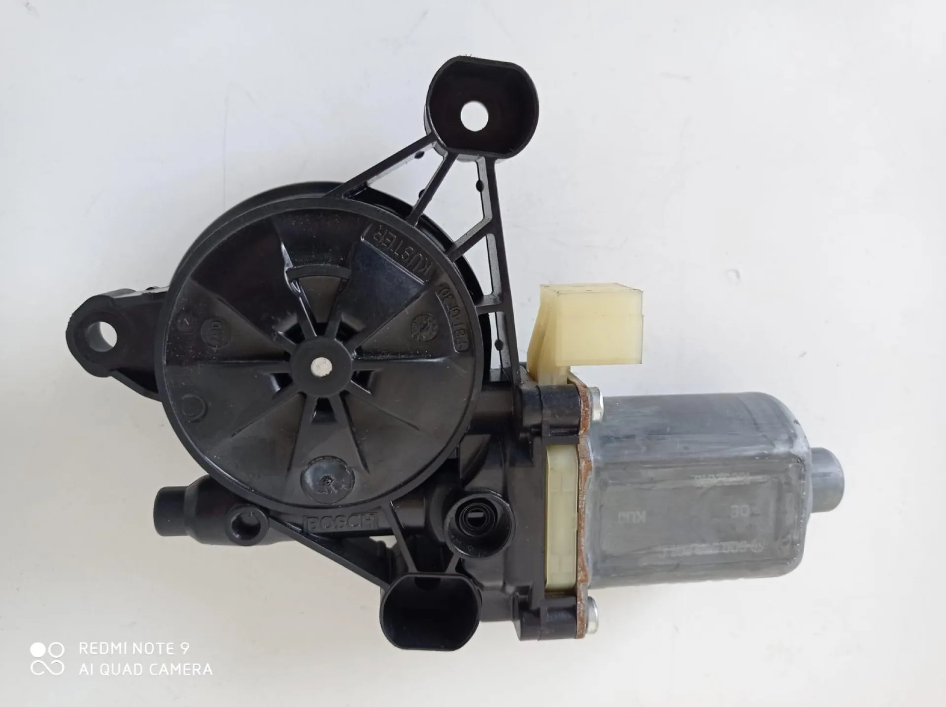 MOTORINO ALZAVETRO ANTERIORE DESTRA con codice 5Q0.959.881 C da VOLKSWAGEN Tiguan 2° Serie (11>15)