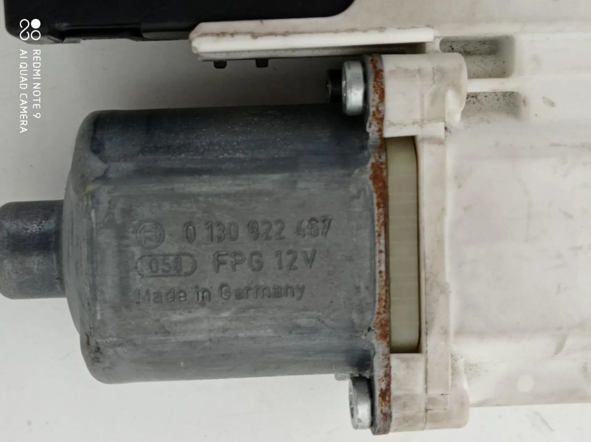 MOTORINO ALZAVETRO ANTERIORE DESTRA con codice 0130922467 da VOLKSWAGEN Tiguan 2° Serie (11>15)