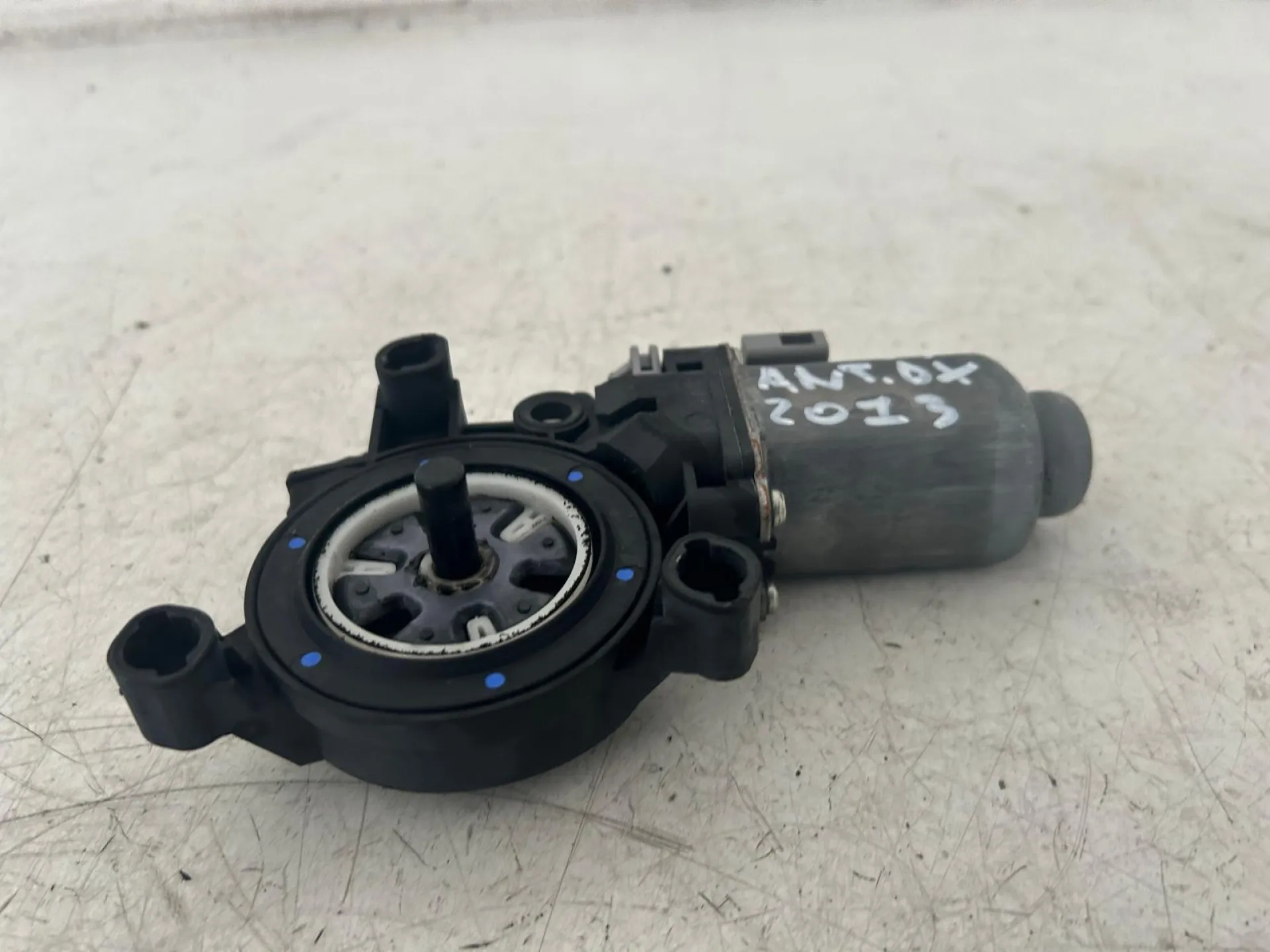 MOTORINO ALZAVETRO ANTERIORE DESTRA con codice 6RU959801 da VOLKSWAGEN Up 1° Serie (11>)
