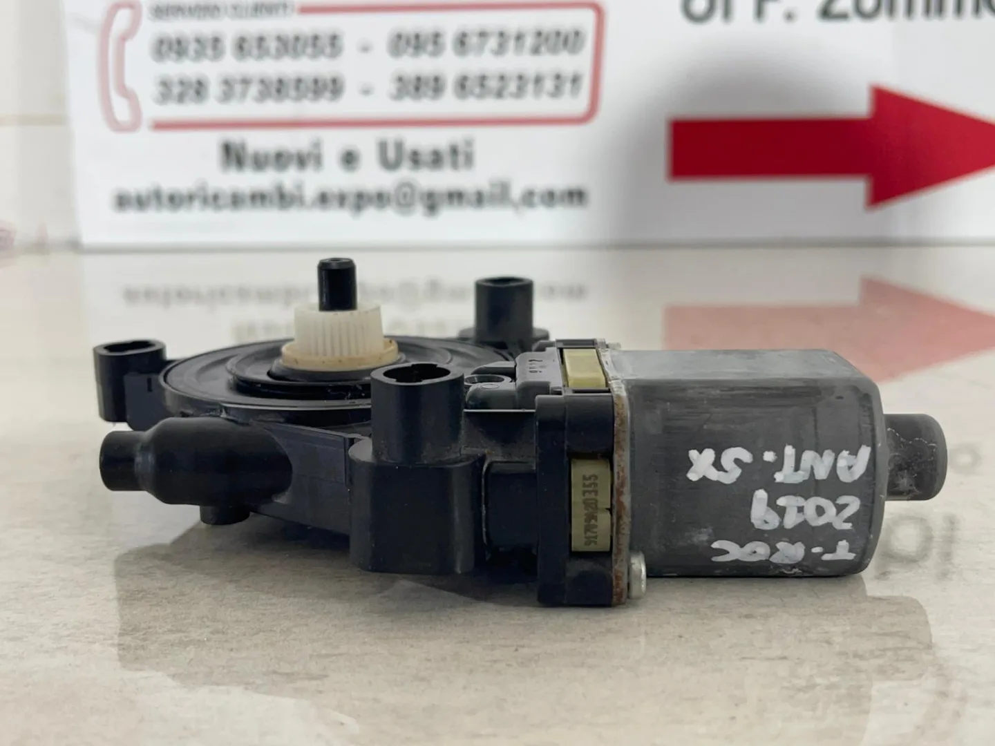 MOTORINO ALZAVETRO ANTERIORE SINISTRO con codice E850202098 da VOLKSWAGEN T-Roc Serie (17>)