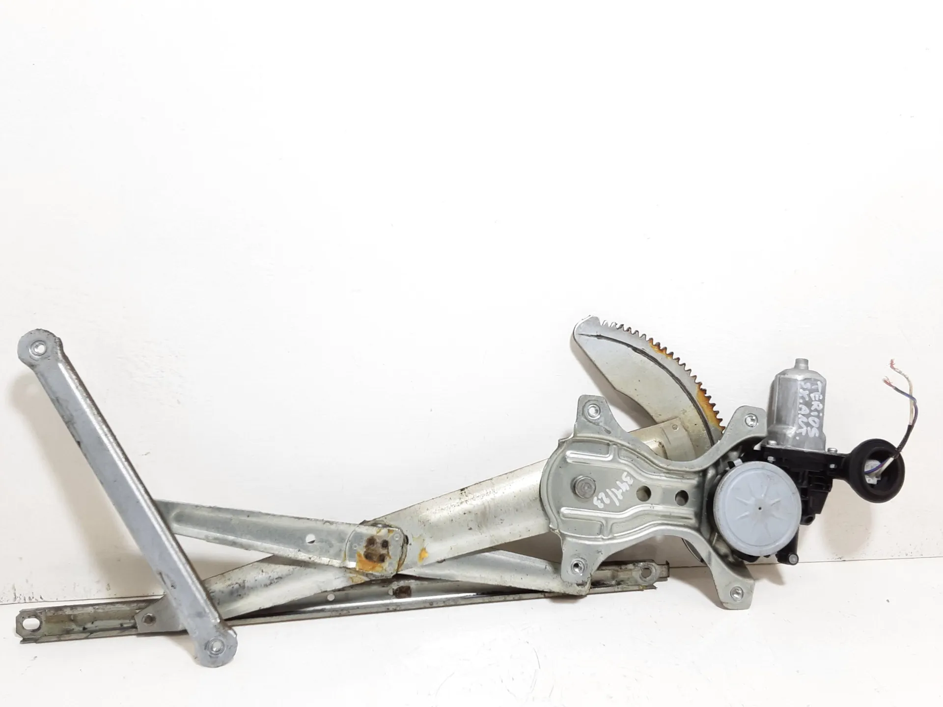 MOTORINO ALZAVETRO ANTERIORE SINISTRO con codice 85720B2030 da DAIHATSU Terios 2° Serie (06>)