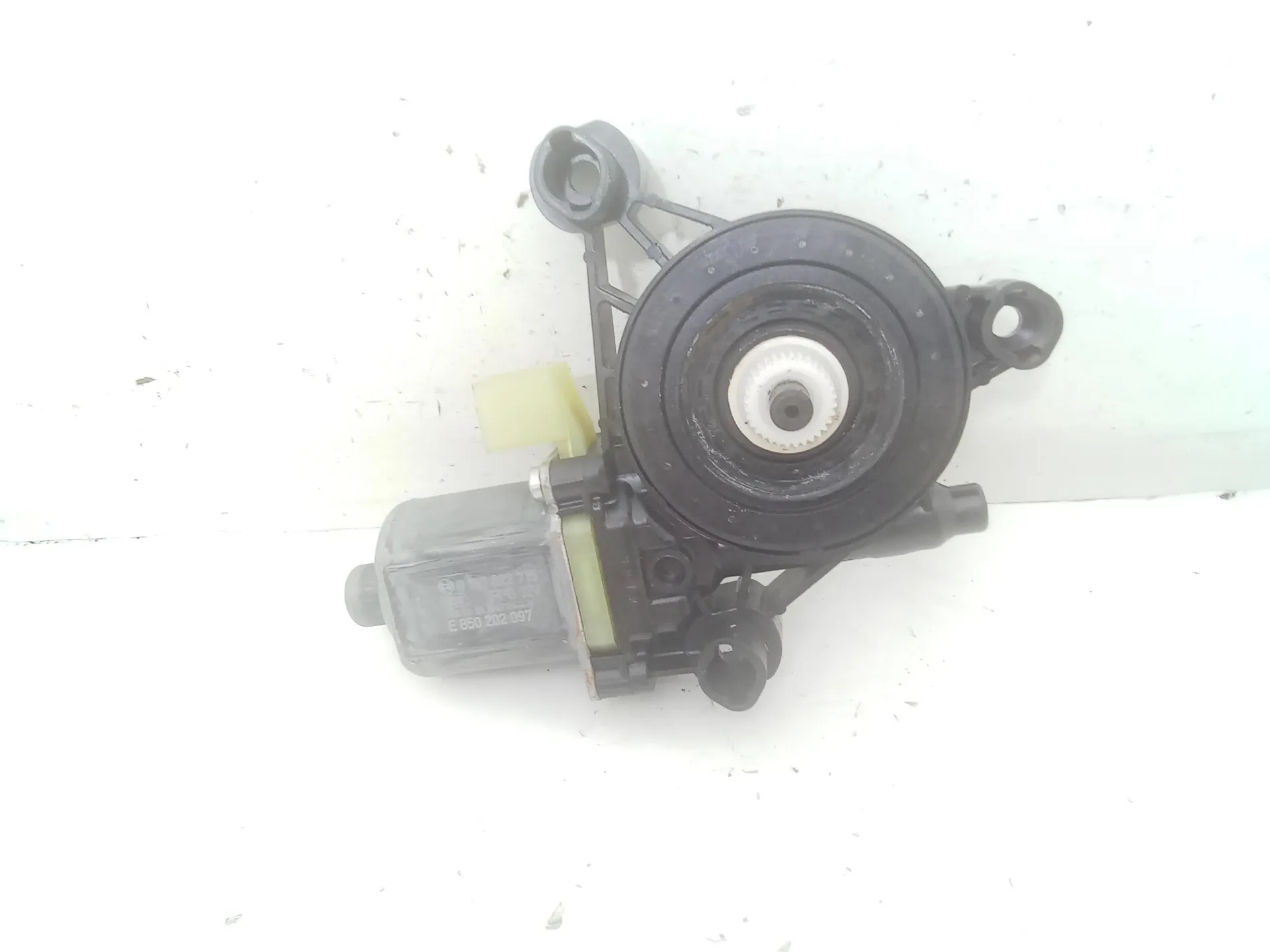 MOTORINO ALZAVETRO ANTERIORE SINISTRO con codice 5q0959801a da VOLKSWAGEN Golf Serie VIII (19>)