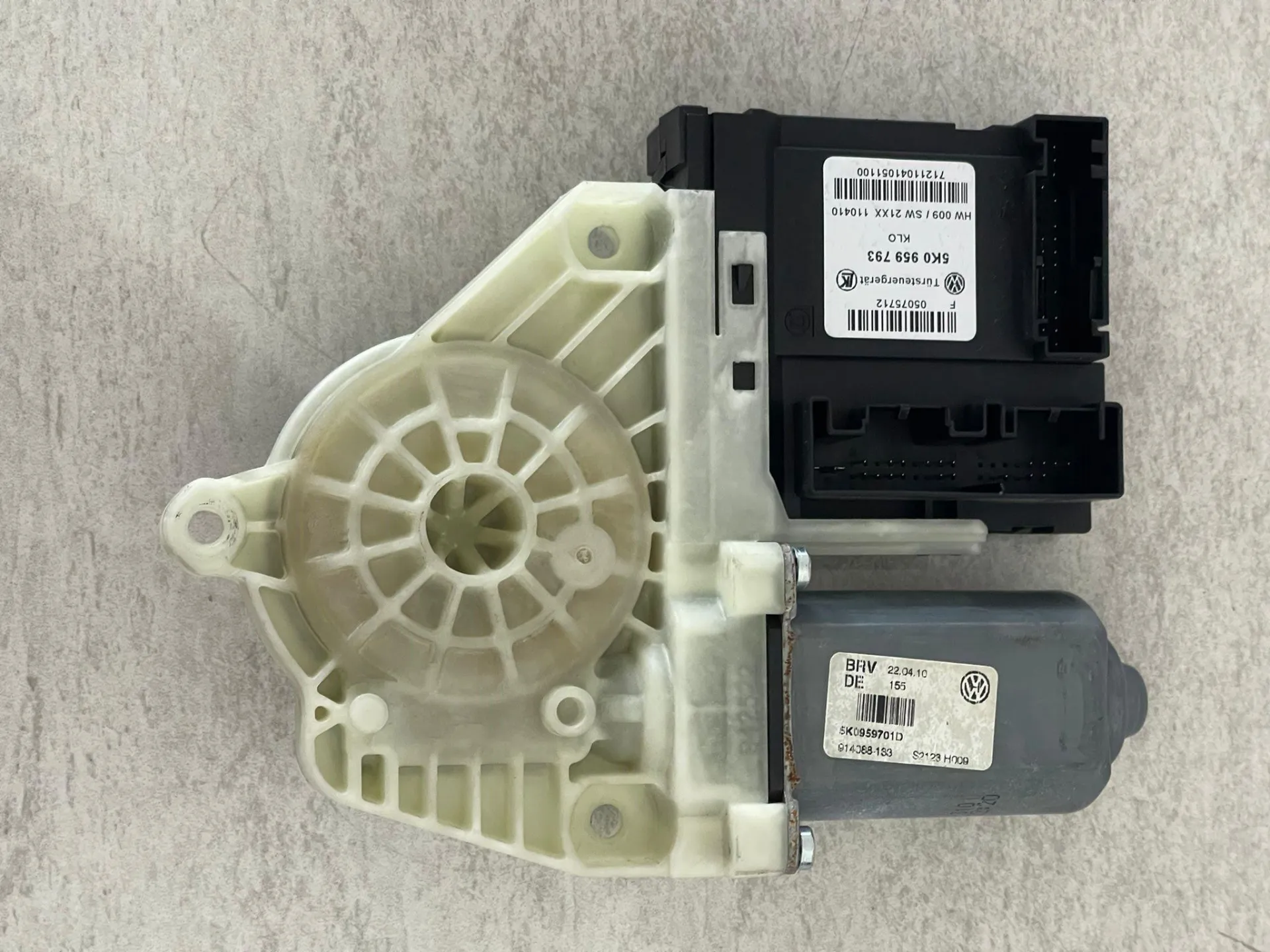 MOTORINO ALZAVETRO ANTERIORE SINISTRO con codice 5K0959793 da VOLKSWAGEN Golf 6 Berlina (08>12)
