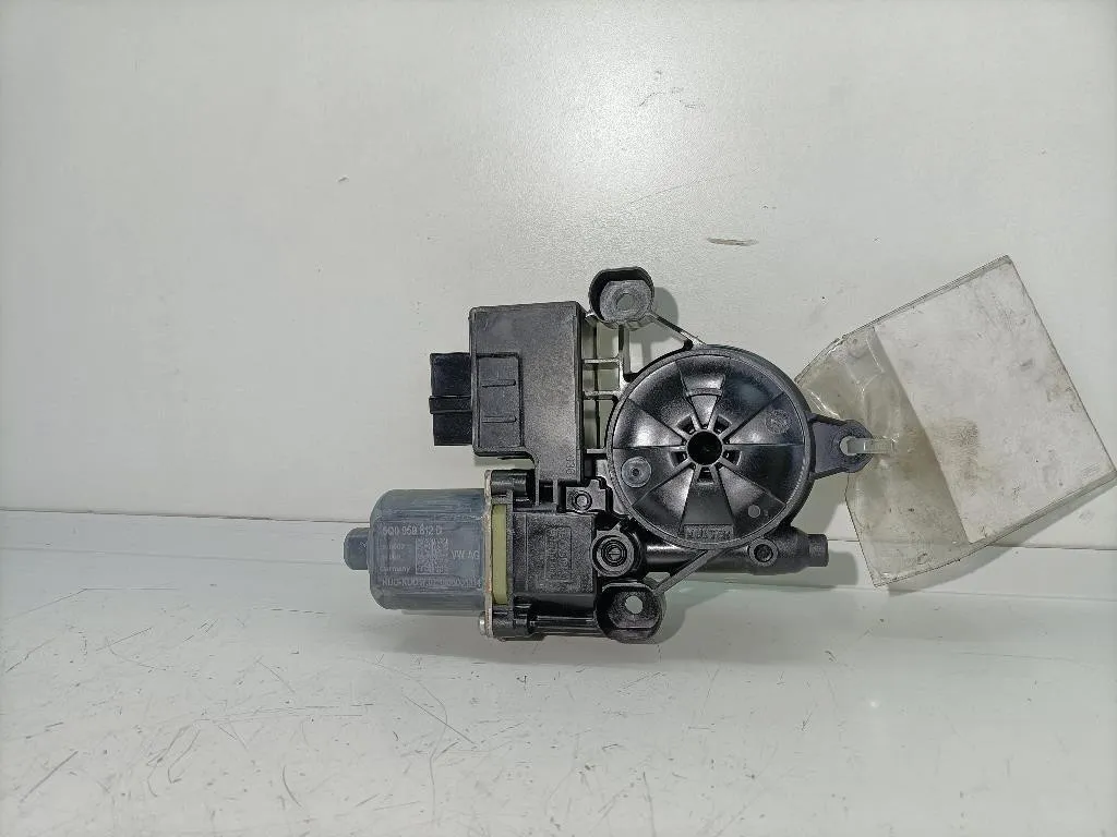 MOTORINO ALZAVETRO POSTERIORE DESTRA con codice 5Q0959812D da VOLKSWAGEN Polo 6° Serie (17>)