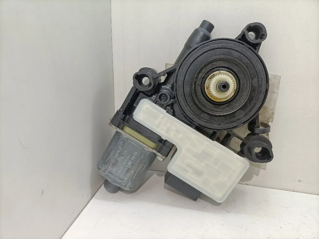 MOTORINO ALZAVETRO POSTERIORE DESTRA VOLKSWAGEN Polo 6° Serie 5Q0959408 CHYB (17>)