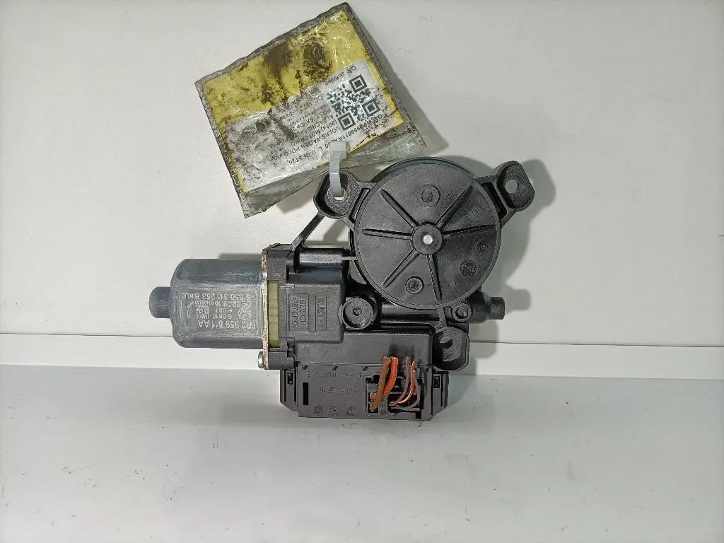 MOTORINO ALZAVETRO POSTERIORE SINISTRO con codice 6R0959811AA da VOLKSWAGEN Polo 5° Serie (09>17)