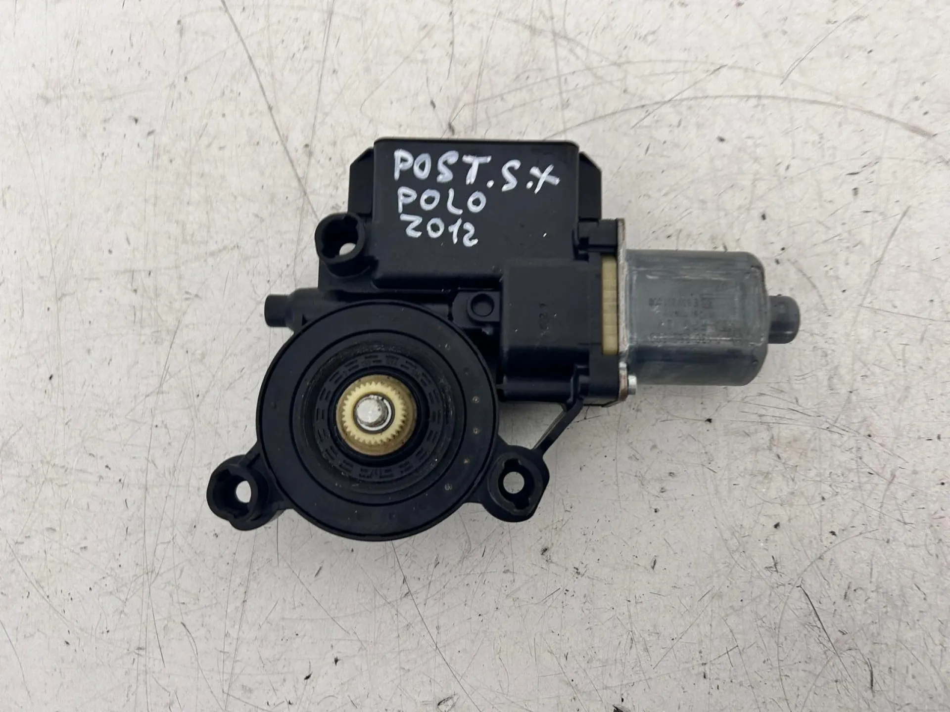 MOTORINO ALZAVETRO POSTERIORE SINISTRO con codice 6R0959812 G da VOLKSWAGEN Polo 5° Serie (09>17)
