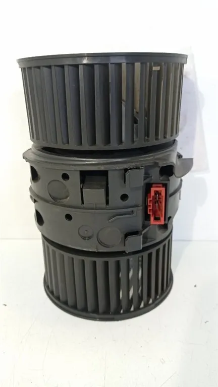 MOTORINO VENTILAZIONE ABITACOLO RENAULT Megane S. Wagon 272104937R K9K830 diesel 1461 (08>12)