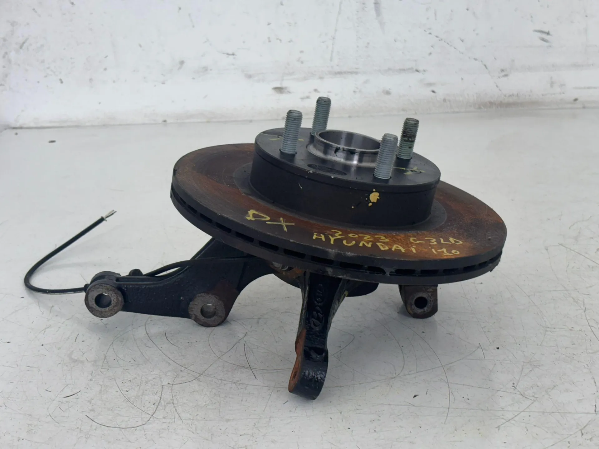 MOZZO RUOTA ANTERIORE DESTRA con codice 51706K7000 da HYUNDAI i10 Serie (AC3, AI3) (19>)