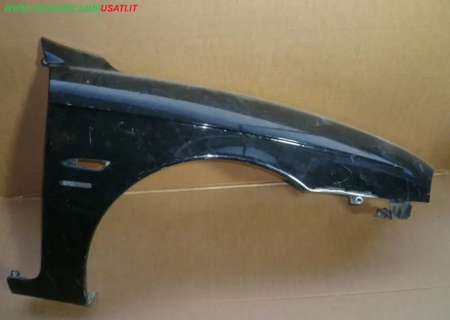 PARAFANGO ANT.D. NERO MET. (PICCOLO STRISCETTO) ALFA ROMEO 156 (932-X1)