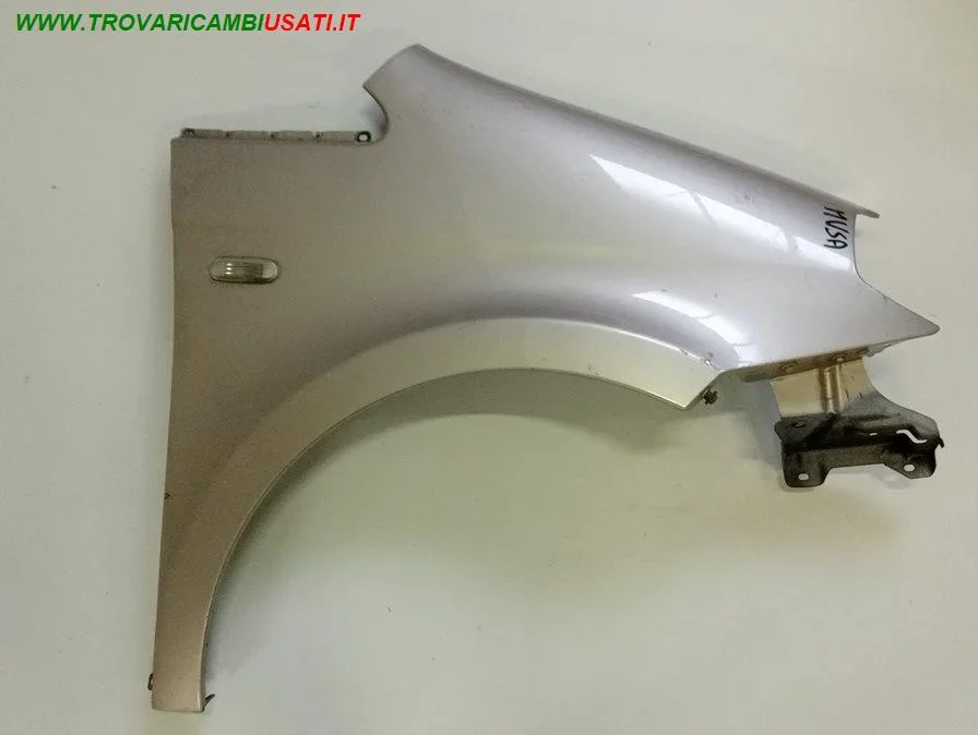 PARAFANGO ANT. DX GRIGIO ORO MET. LANCIA - MUSA - 2004 > 2007 CODICE/I: LA3503013 999-U1309927 OE 51732260
