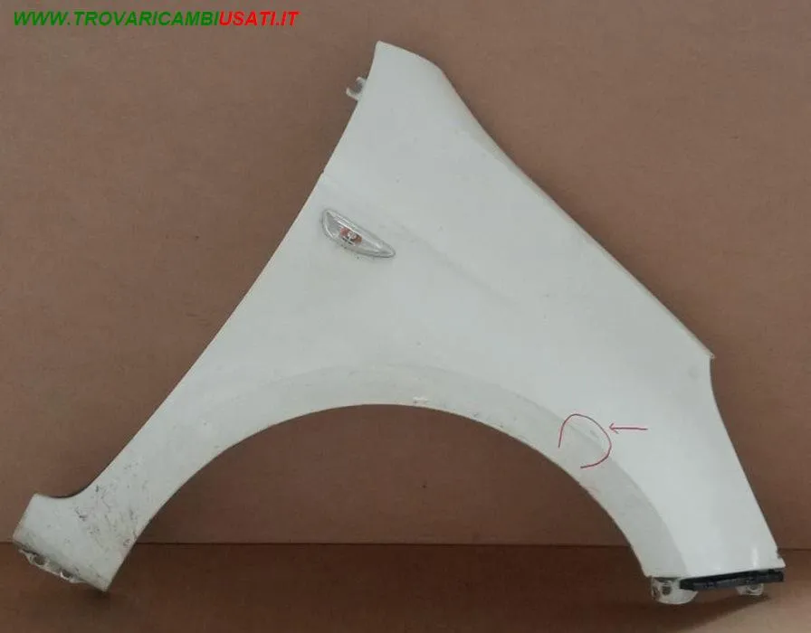 PARAFANGO ANT.DX. BIANCO C/FORO FRECCIA (1 Segno)