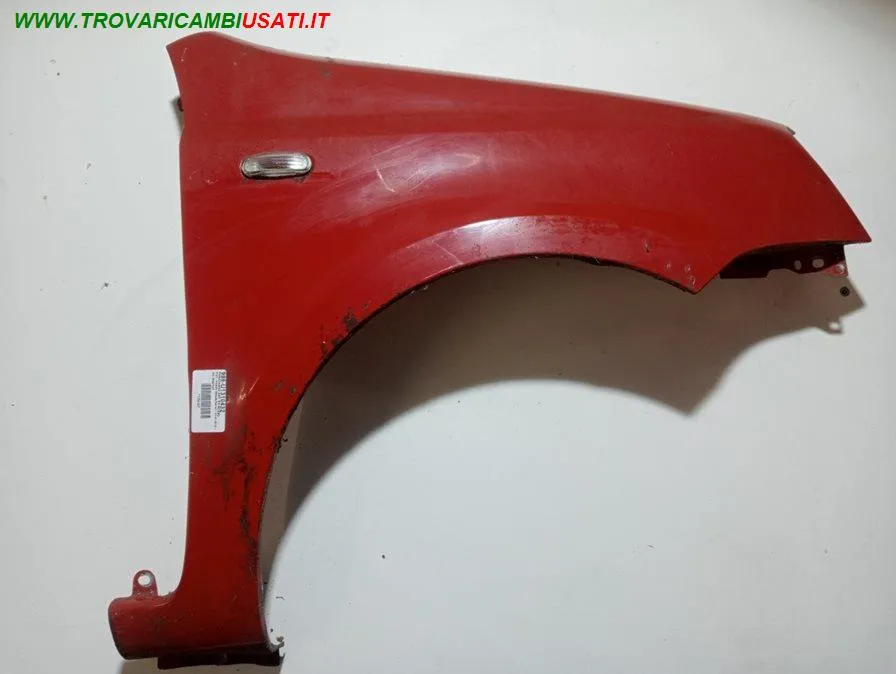 PARAFANGO ANT. DX ROSSO FIAT - PANDA - 2003 > 2011 CODICE/I: OE 46827087 999-U1310432 FT1223013