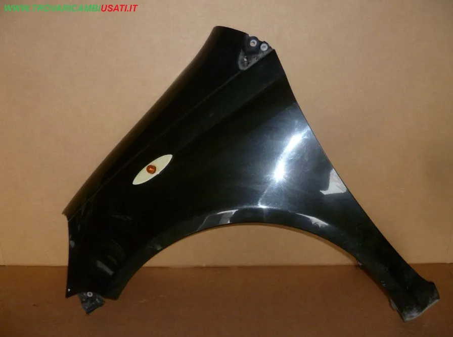 PARAFANGO ANT.S. NERO MET. TOYOTA YARIS (XP10)(No Lucciola) 3 porte / 5 porte
