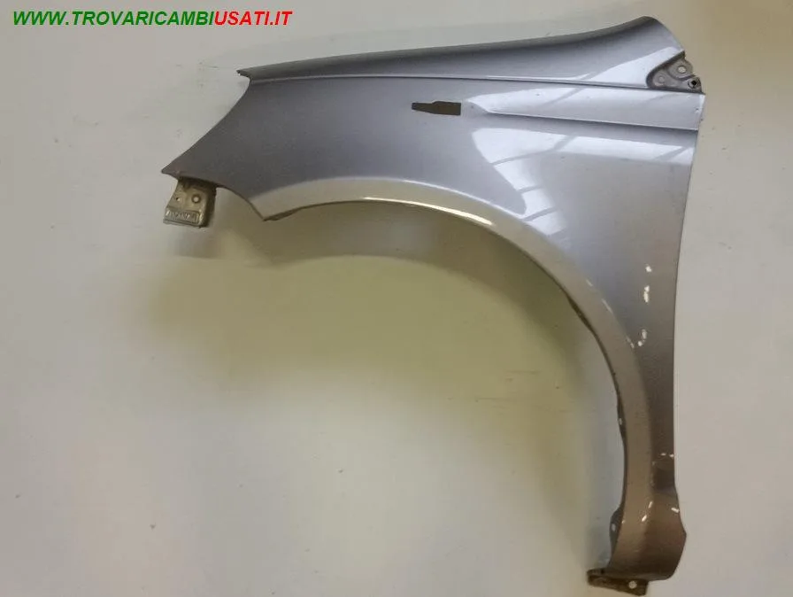 PARAFANGO ANT. SX ORO MET TOYOTA - YARIS - 1999 > 2003, TOYOTA - YARIS - 2002 > 2003, TOYOTA - YARIS - 2003 > 2005 CODICE/I: OE 538120D010 TY3203004 OE 5381252010 999-U1309972