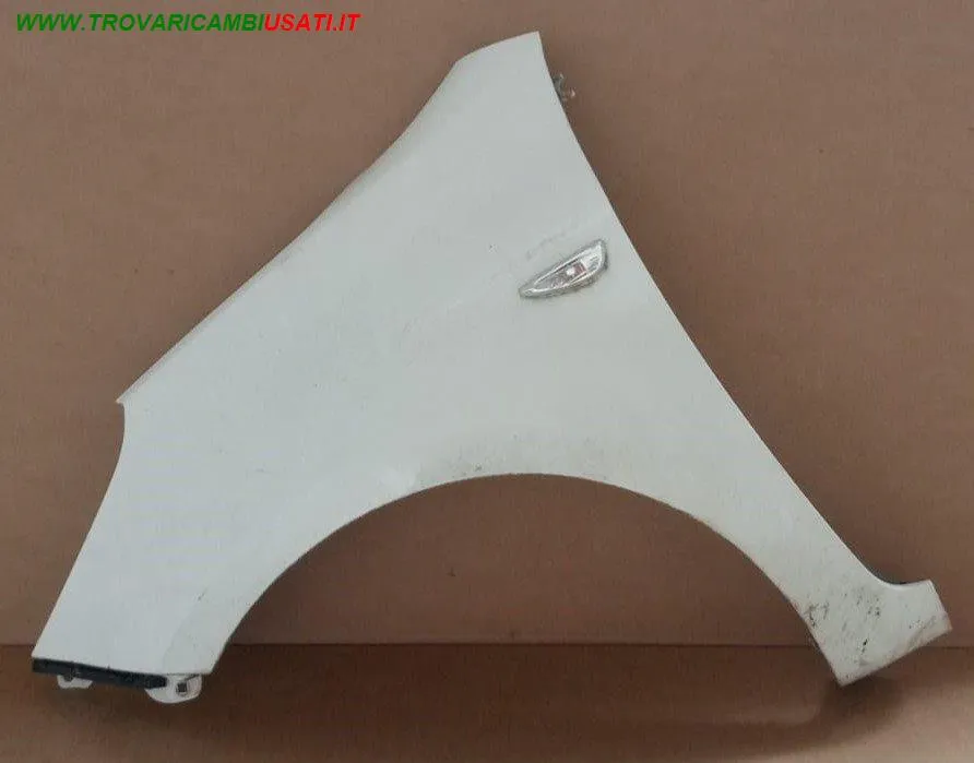 PARAFANGO ANT.SX BIANCO C/FORO FRECCIA