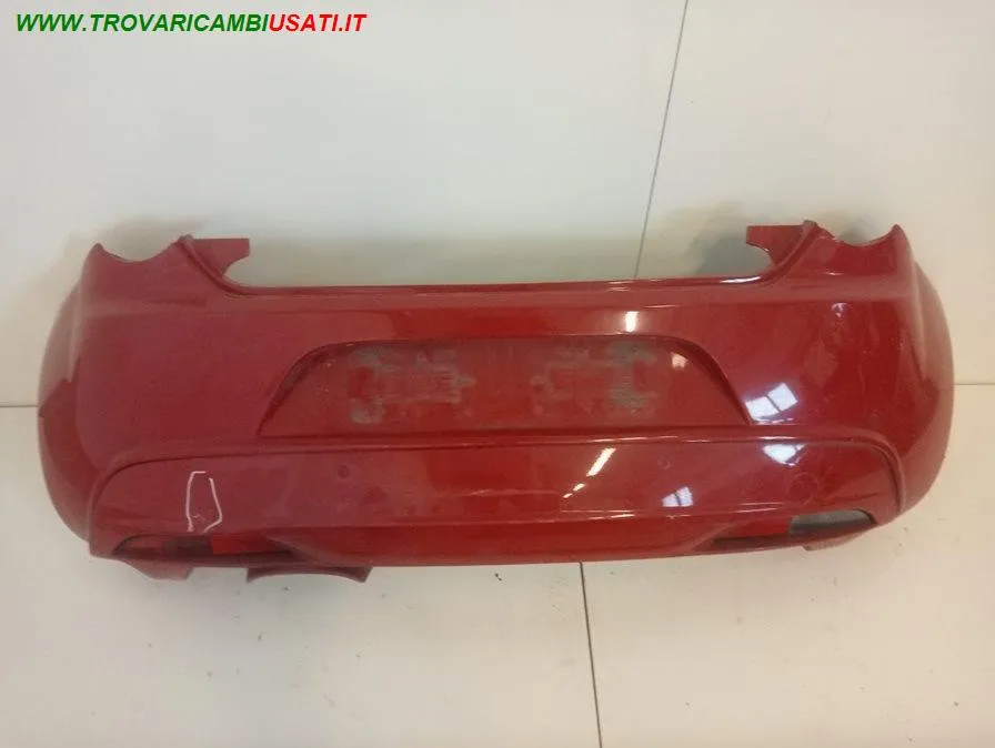 PARAURTI POST. ROSSO CON SENSORI , PICCOLO SEGNO SU MODANATURA