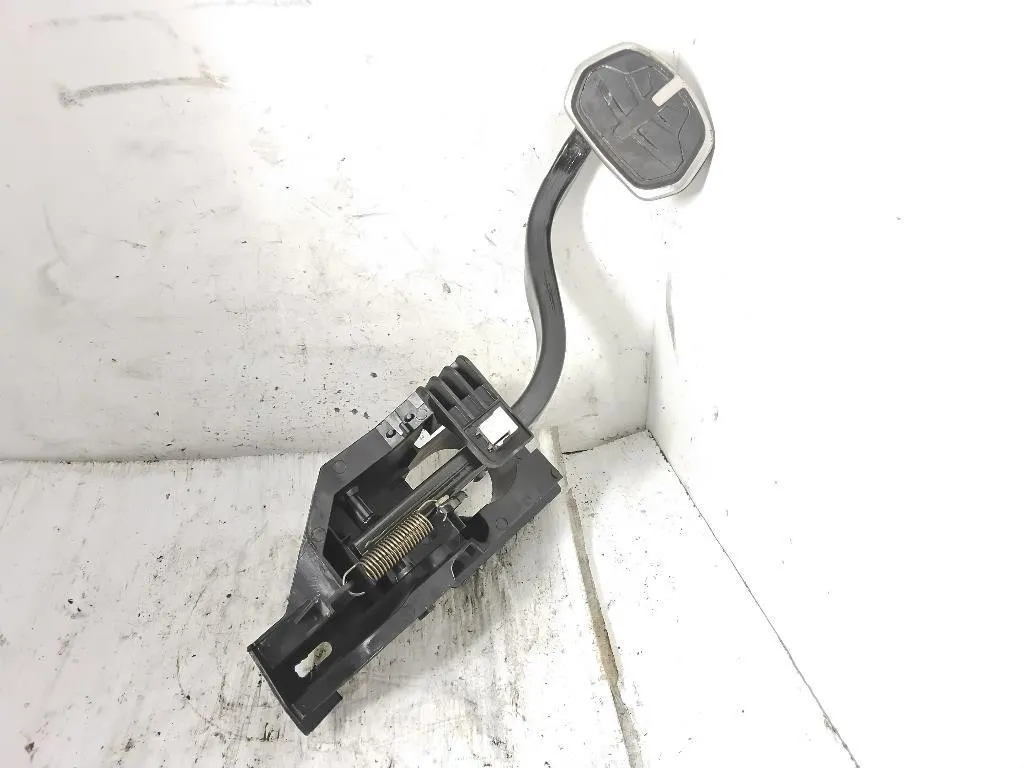 PEDALE FRENO PER CAMBIO AUTOMATICO con codice 6888753-04 6860675 da BMW Serie 1 F40 (19>)