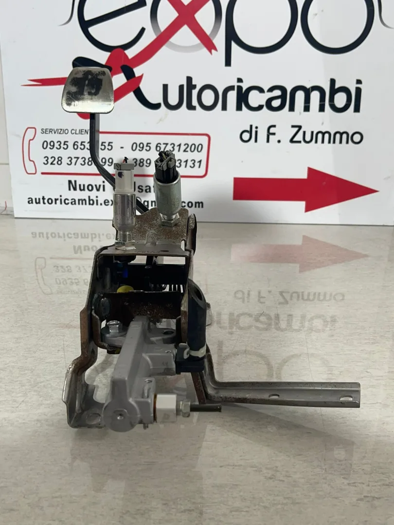 PEDALE FRIZIONE HONDA CR-V 4° Serie 46910SWAG21 con codice motore N22B3 (07>12)