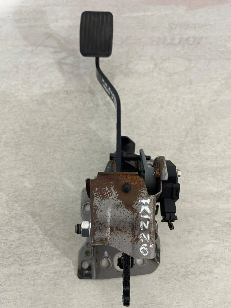 PEDALE FRIZIONE con codice SDXA0169 da KIA Picanto Serie (17>23)