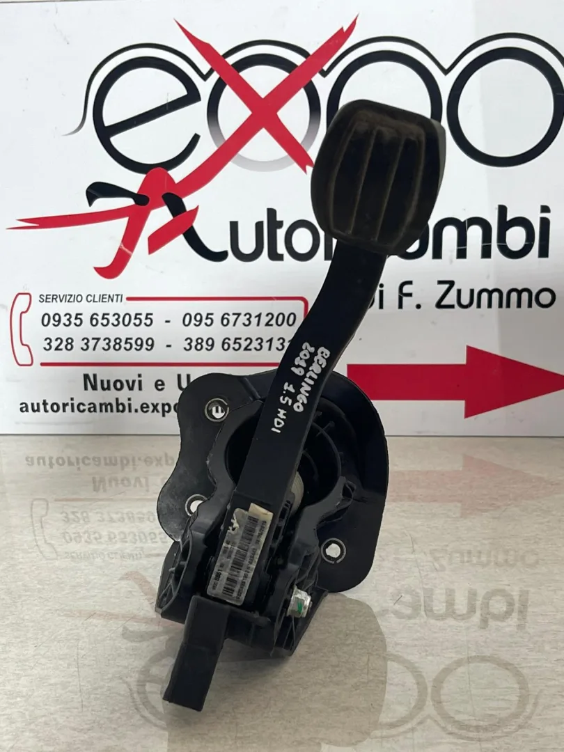 PEDALE FRIZIONE con codice 9820886180 da CITROEN Berlingo Serie (18>)