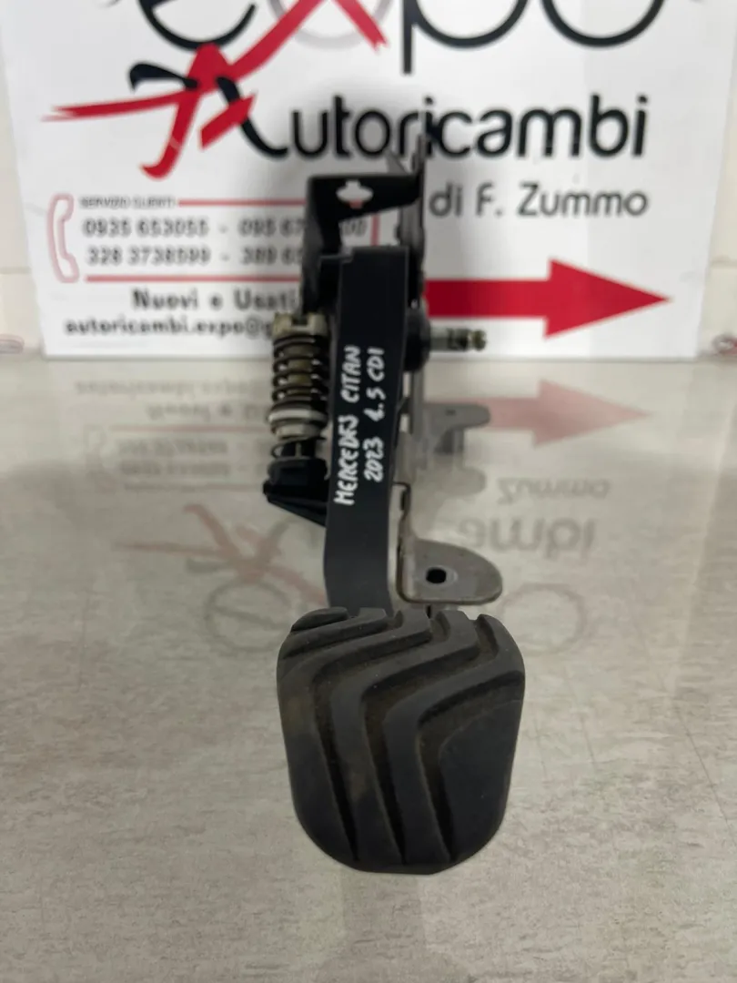 PEDALE FRIZIONE con codice 465033751R da MERCEDES Citan W420 Serie (21>)
